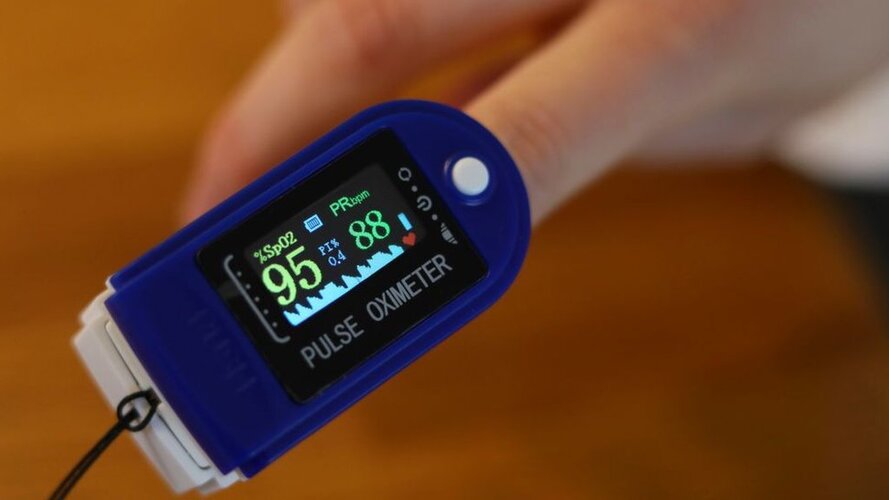 Pulse Oximeters สามารถติดตามการฟื้นตัวของ COVID ที่บ้านได้หรือไม่? วิทยาศาสตร์ยังคงพูดว่า ‘อาจจะ’